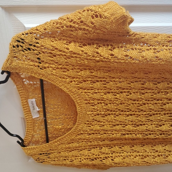 Yellow rewind crochet knit short sleeve blouse, size L - Picture 2 of 3